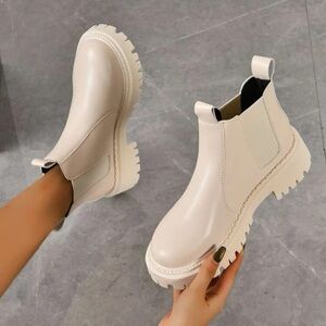 CREAM ANKLE BOOTS